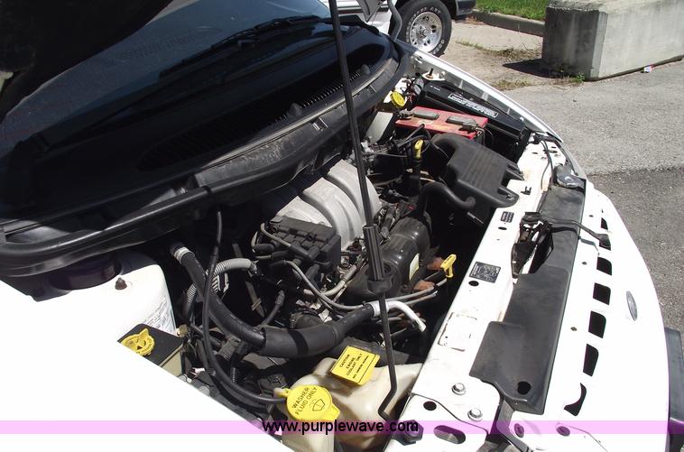 image for item 5550 1999 Plymouth Grand Voyager SE mini van