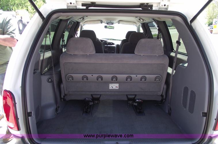 image for item 5550 1999 Plymouth Grand Voyager SE mini van