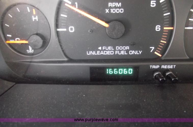 image for item 5550 1999 Plymouth Grand Voyager SE mini van