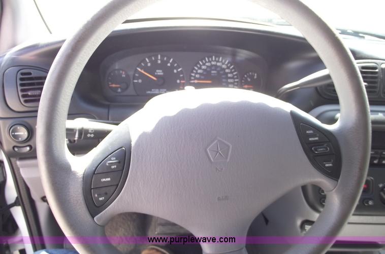 image for item 5550 1999 Plymouth Grand Voyager SE mini van