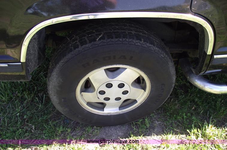 image for item 5582 1995 Chevrolet Tahoe K1500 LT SUV