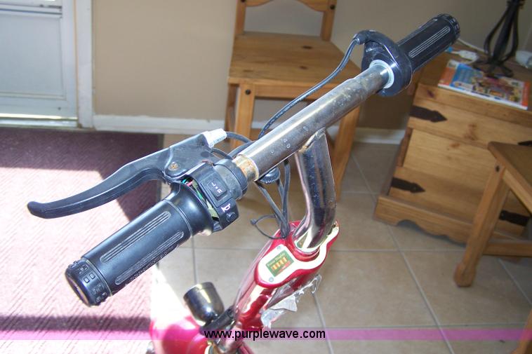 Scoot NGo electric scooter in Hays, KS Item 7372 sold Purple Wave