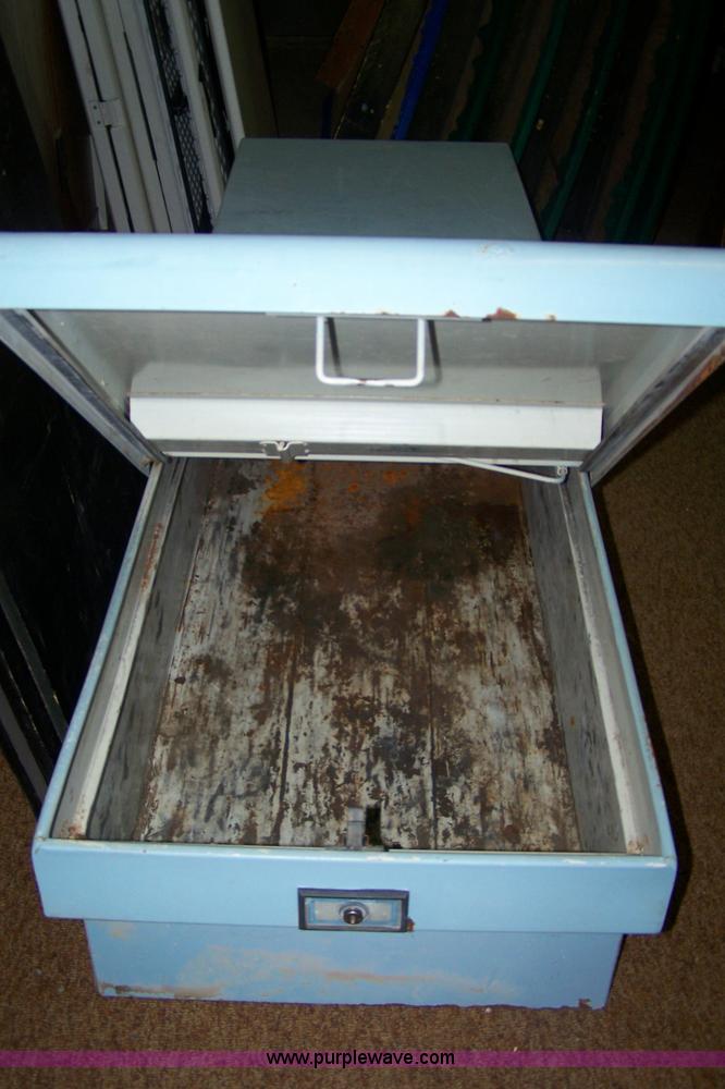 Scoot NGo electric scooter in Hays, KS Item 7372 sold Purple Wave