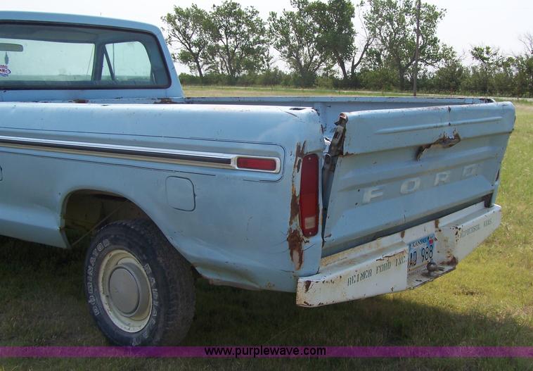 image for item 7380 1979 Ford F100 Custom pickup truck