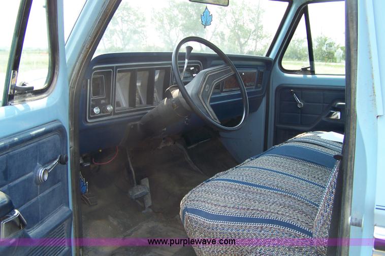 image for item 7380 1979 Ford F100 Custom pickup truck