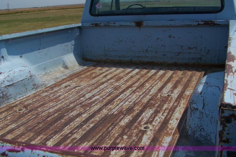 image for item 7380 1979 Ford F100 Custom pickup truck