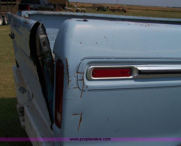 image for item 7380 1979 Ford F100 Custom pickup truck