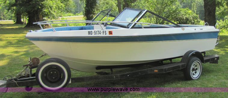 image for item 8274 1977 Rally boat