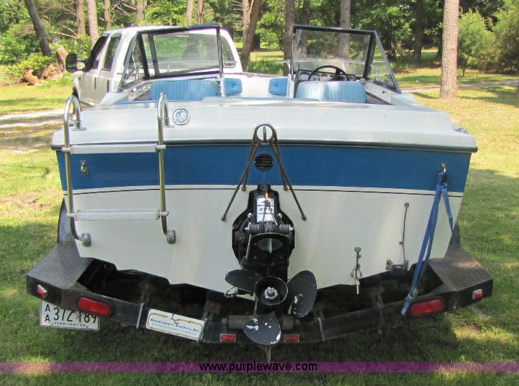 image for item 8274 1977 Rally boat