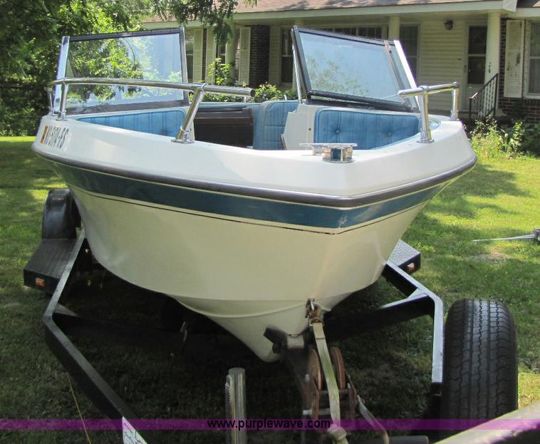 image for item 8274 1977 Rally boat