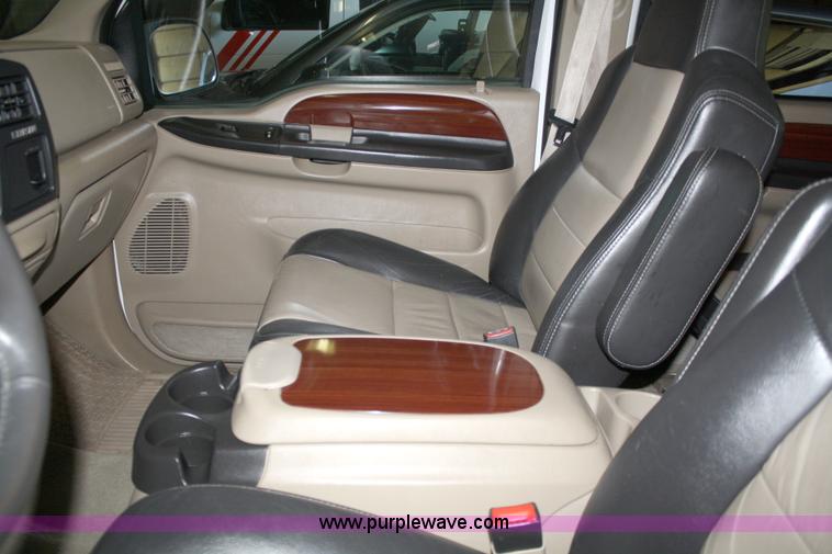 image for item A2058 2005 Ford Excursion Eddie Bauer SUV