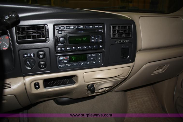 image for item A2058 2005 Ford Excursion Eddie Bauer SUV