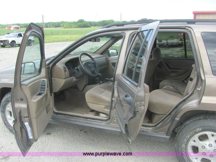 image for item A3748 2001 Jeep Grand Cherokee Laredo SUV