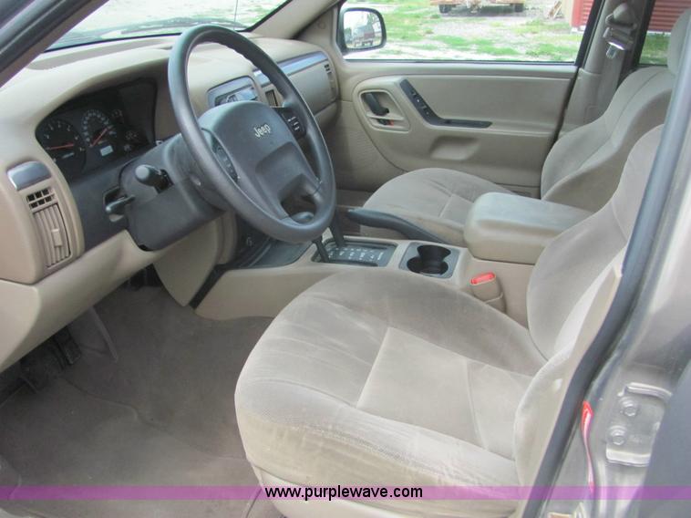 image for item A3748 2001 Jeep Grand Cherokee Laredo SUV