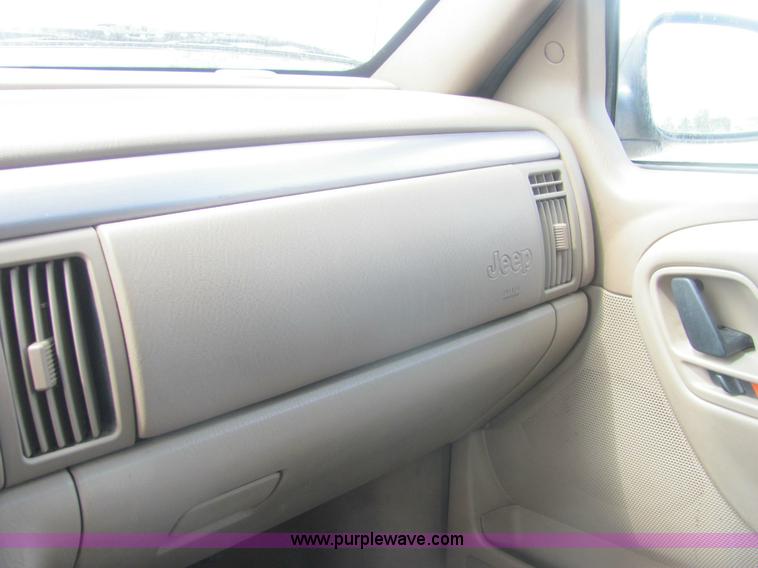image for item A3748 2001 Jeep Grand Cherokee Laredo SUV