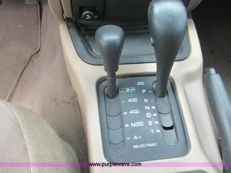 image for item A3748 2001 Jeep Grand Cherokee Laredo SUV