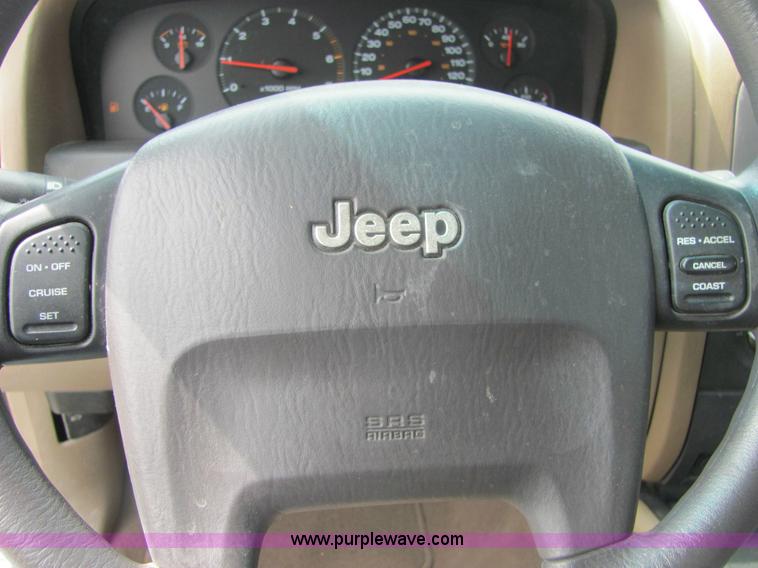 image for item A3748 2001 Jeep Grand Cherokee Laredo SUV