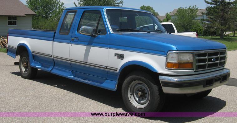 image for item A4256 1995 Ford F250 XLT extended cab pickup truck