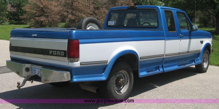 image for item A4256 1995 Ford F250 XLT extended cab pickup truck