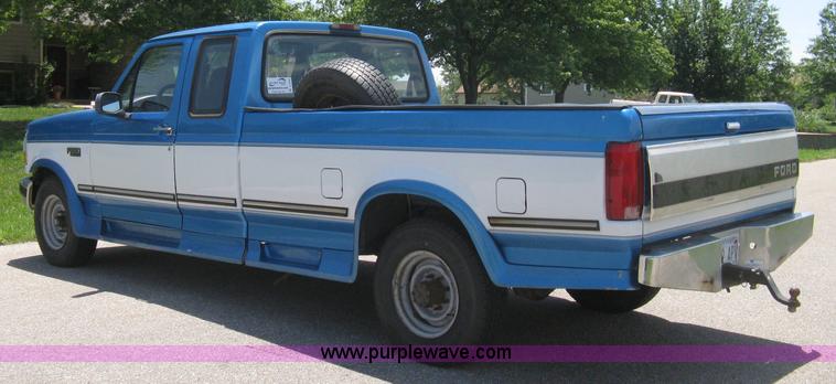 image for item A4256 1995 Ford F250 XLT extended cab pickup truck