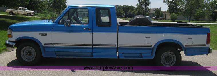 image for item A4256 1995 Ford F250 XLT extended cab pickup truck