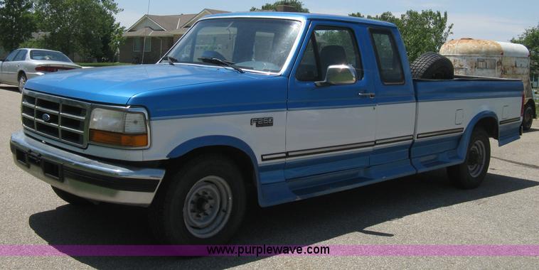image for item A4256 1995 Ford F250 XLT extended cab pickup truck