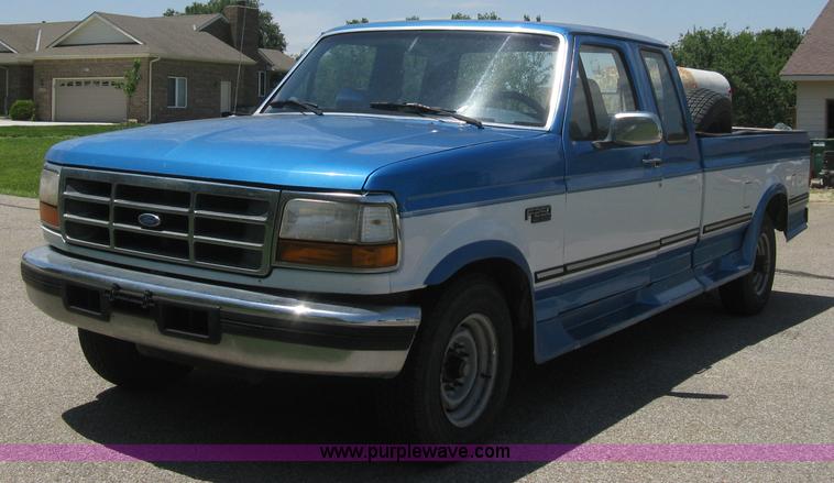 image for item A4256 1995 Ford F250 XLT extended cab pickup truck