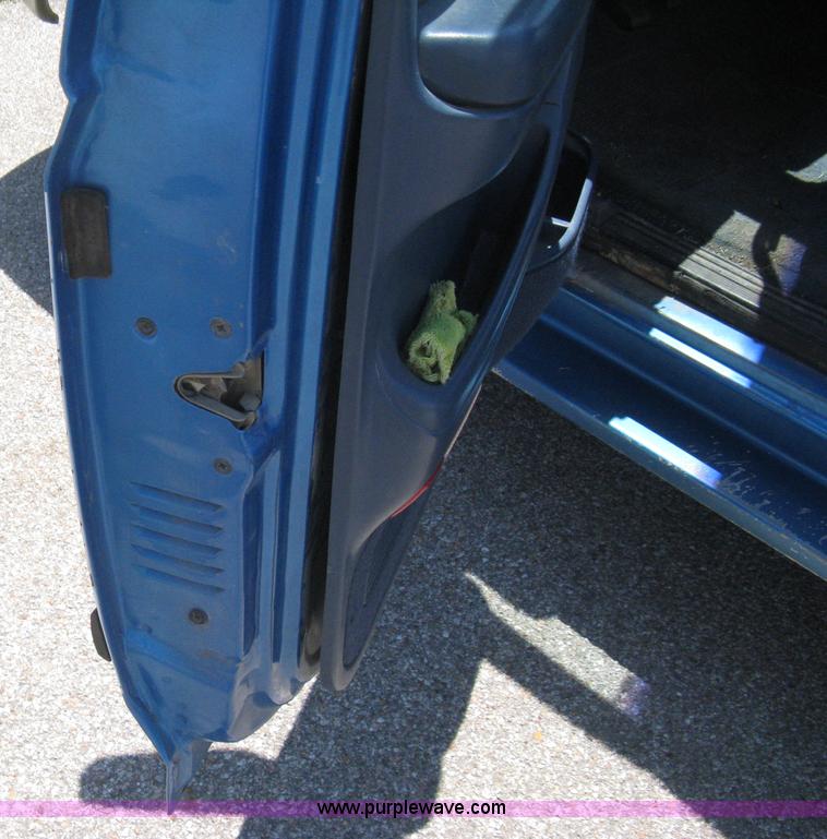 image for item A4256 1995 Ford F250 XLT extended cab pickup truck