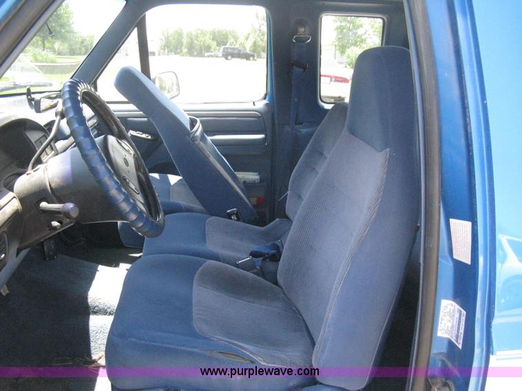 image for item A4256 1995 Ford F250 XLT extended cab pickup truck