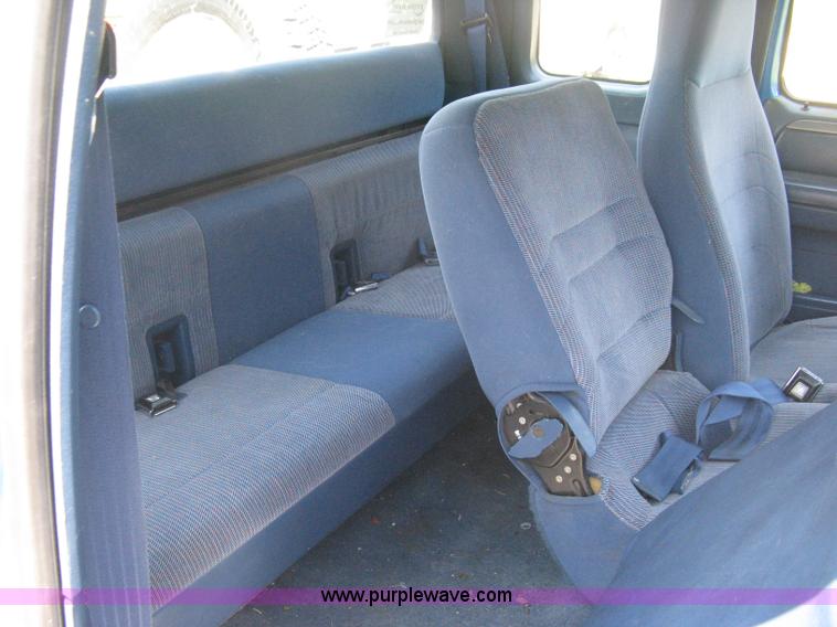 image for item A4256 1995 Ford F250 XLT extended cab pickup truck