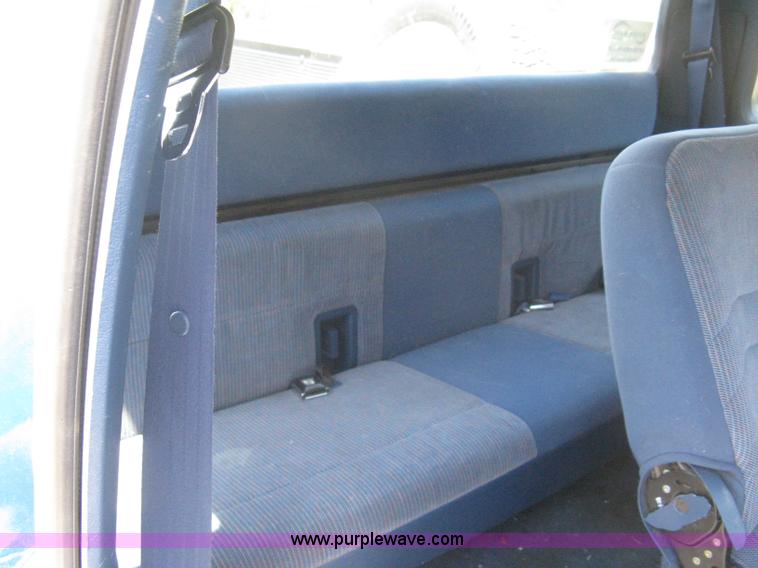 image for item A4256 1995 Ford F250 XLT extended cab pickup truck