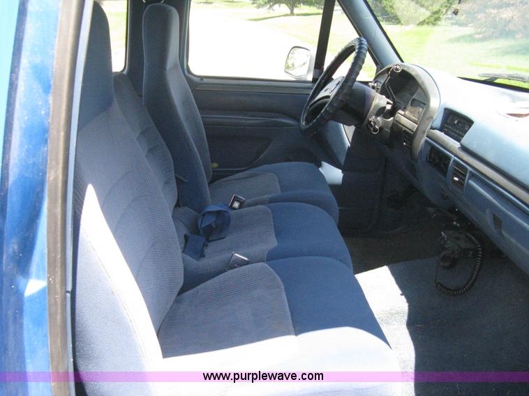 image for item A4256 1995 Ford F250 XLT extended cab pickup truck