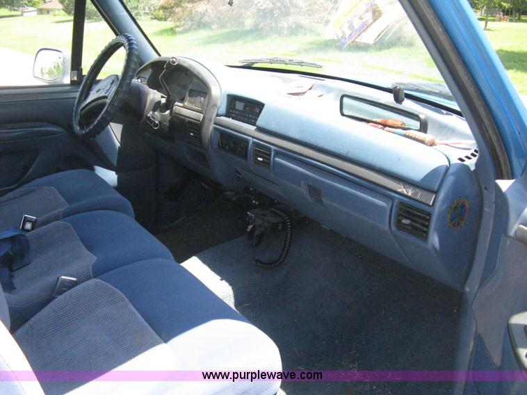 image for item A4256 1995 Ford F250 XLT extended cab pickup truck