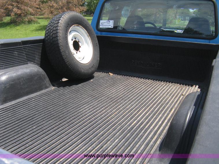 image for item A4256 1995 Ford F250 XLT extended cab pickup truck