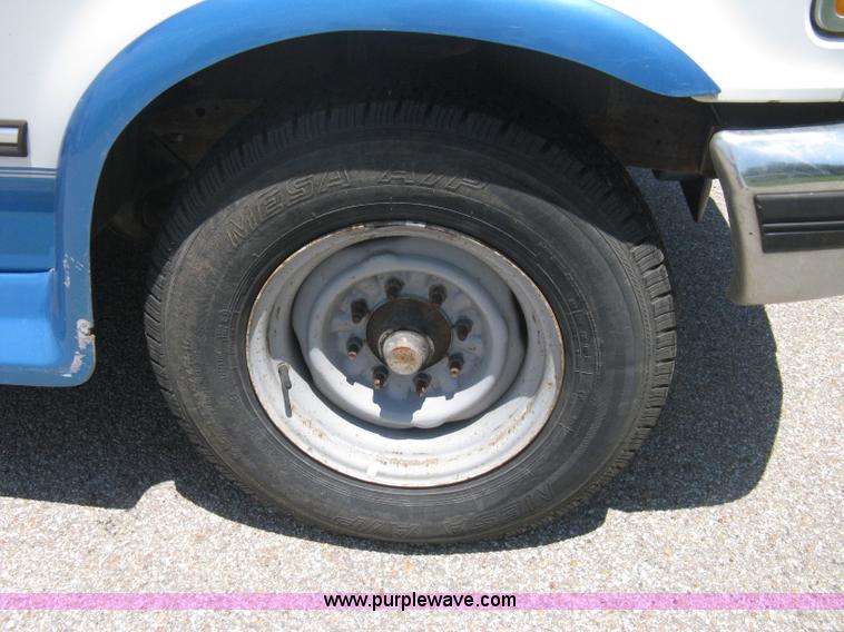 image for item A4256 1995 Ford F250 XLT extended cab pickup truck