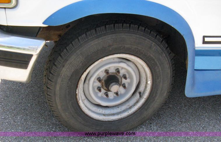 image for item A4256 1995 Ford F250 XLT extended cab pickup truck