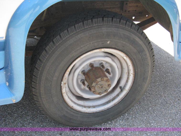 image for item A4256 1995 Ford F250 XLT extended cab pickup truck