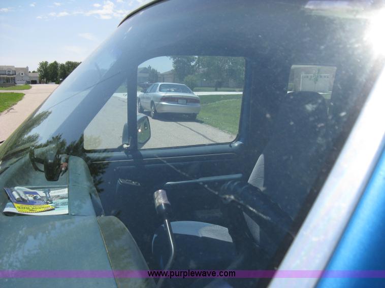 image for item A4256 1995 Ford F250 XLT extended cab pickup truck