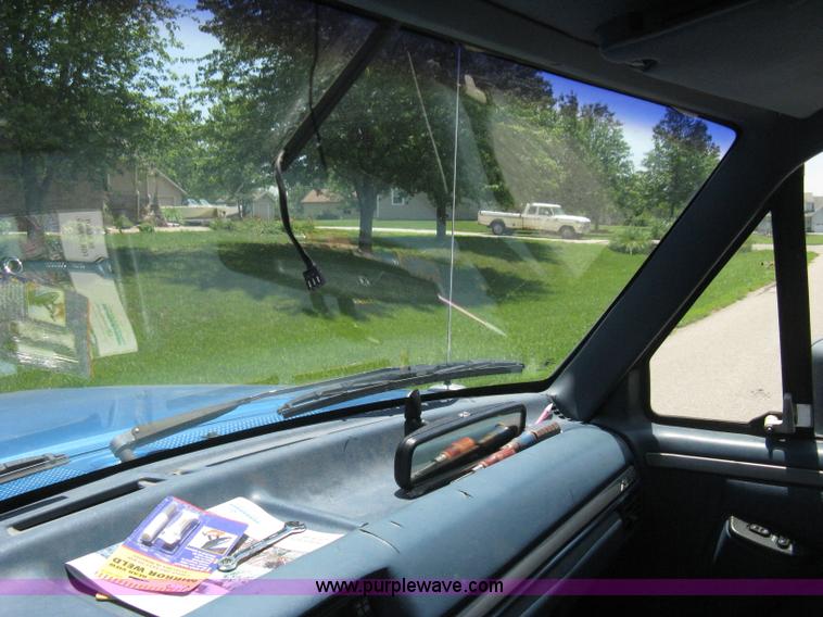 image for item A4256 1995 Ford F250 XLT extended cab pickup truck