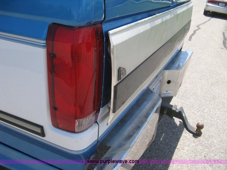 image for item A4256 1995 Ford F250 XLT extended cab pickup truck