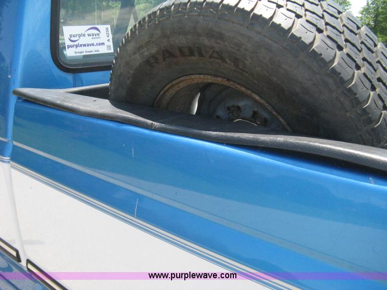 image for item A4256 1995 Ford F250 XLT extended cab pickup truck