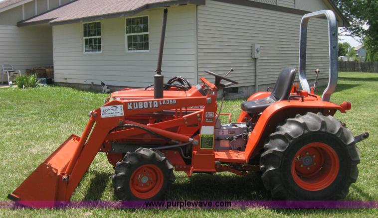 image for item A4259 Kubota B2150 MFWD tractor