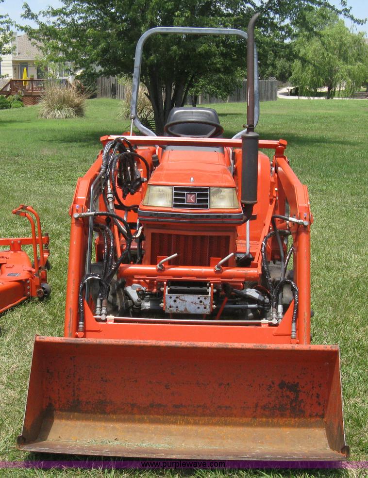 image for item A4259 Kubota B2150 MFWD tractor