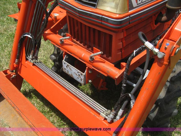 image for item A4259 Kubota B2150 MFWD tractor