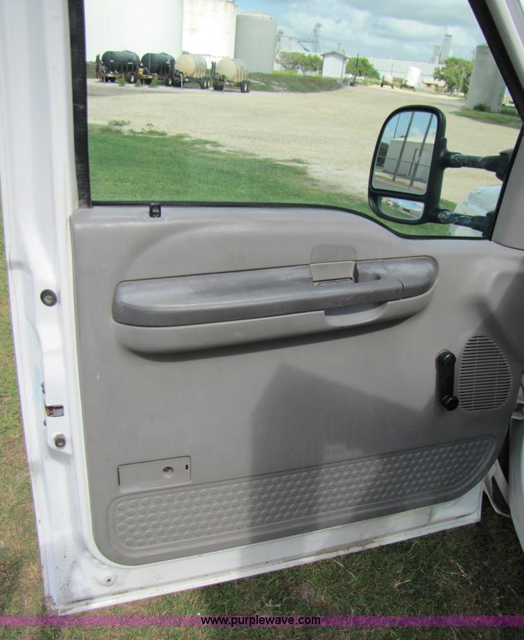 image for item A4692 1999 Ford F350 Super Duty pickup truck