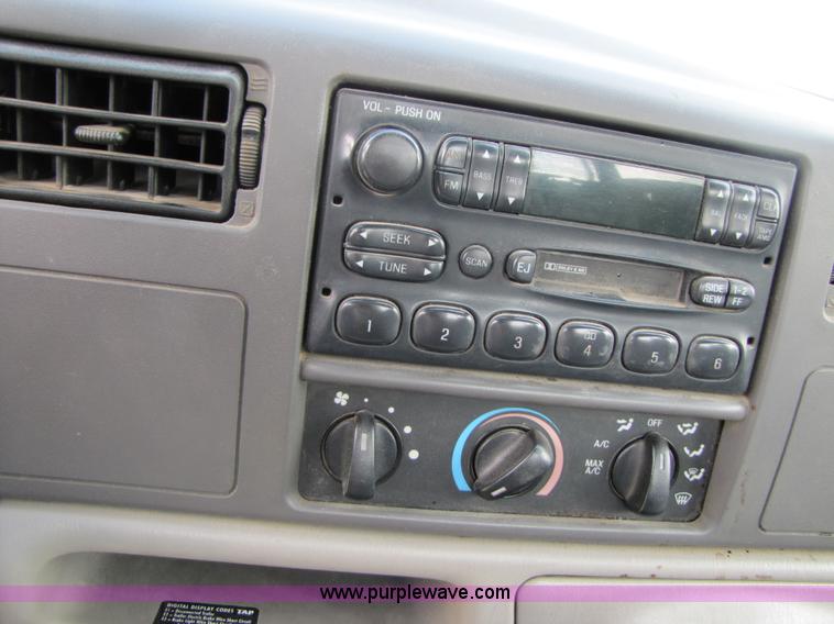 image for item A4692 1999 Ford F350 Super Duty pickup truck