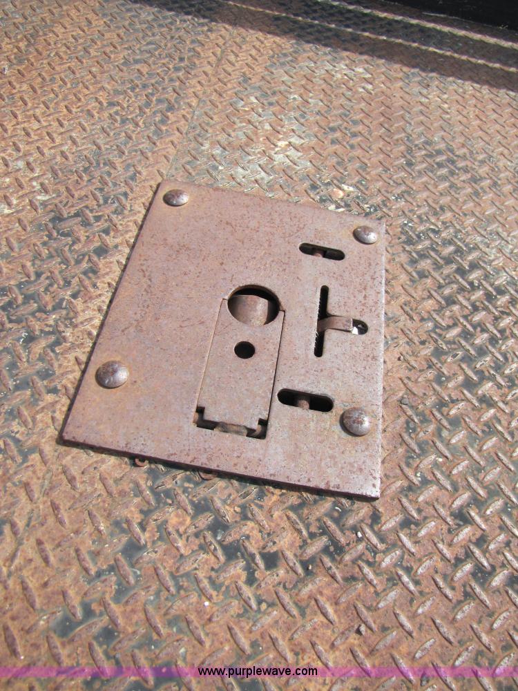 image for item A4692 1999 Ford F350 Super Duty pickup truck