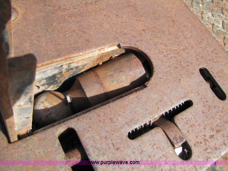 image for item A4692 1999 Ford F350 Super Duty pickup truck