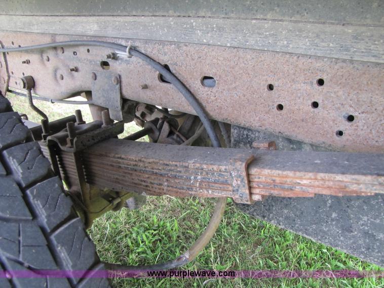 image for item A4692 1999 Ford F350 Super Duty pickup truck