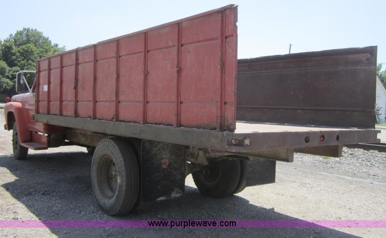 image for item A4795 1967 Ford F600 dump truck